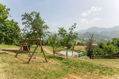 Hillside Villa mit Pool