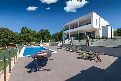 Villa in Ružići mit Schwimmbecken