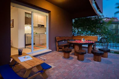 Elegant Hideaway Apartment with Pool - Two Be...