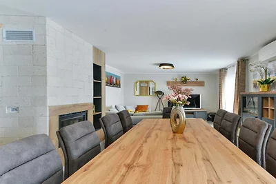RE con piscina e spa Confortevole residenza p...