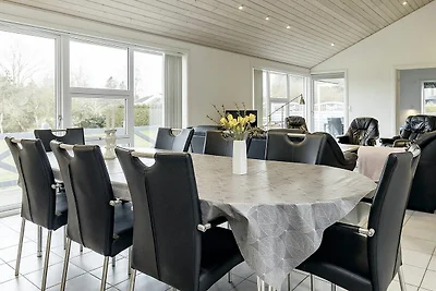 8 Personen Ferienhaus in Væggerløse-By Traum