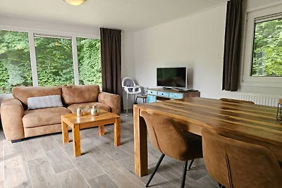 Cottage in Oostkapelle met zwembad