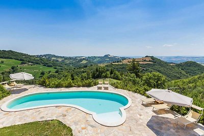 Ruhige Villa mit Swimmingpool in Montefelcino