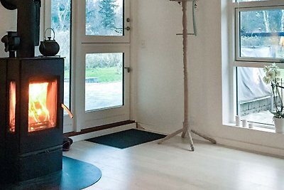 Geräumiges Ferienhaus in Hovedstaden am Meer