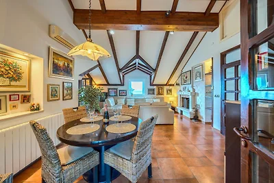 Three bedroom Apartment with terrace and sea...