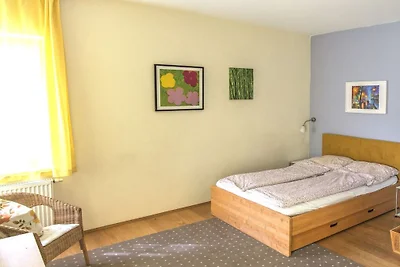 Apartamento vacacional en Pirna con piscina.