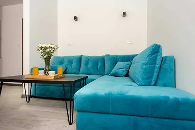 Modern Apartments with Private Balcony - Delu...