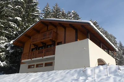 Chalet in Les Gets bij Skibus & Sauna