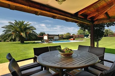 Villa Sunny Flowers