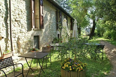 Malerische Wohnung in Mantignana mit Pool