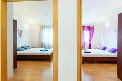 Villa in Tučepi mit Schwimmbecken