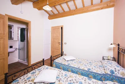 Gelassenes Ferienhaus in Fano mit Garten