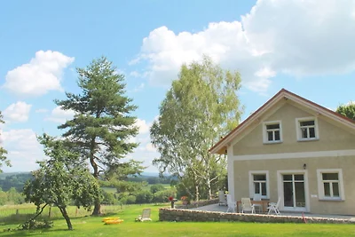 Comoda casa vacanze a Milire con foresta nell...