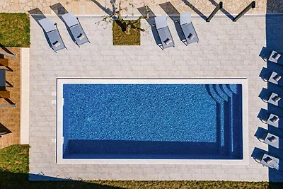 Villa in Valbadon mit Schwimmbecken
