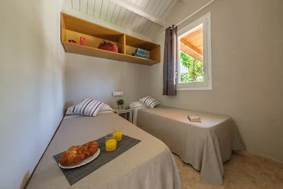Tropischer Bungalow mit Terrasse
