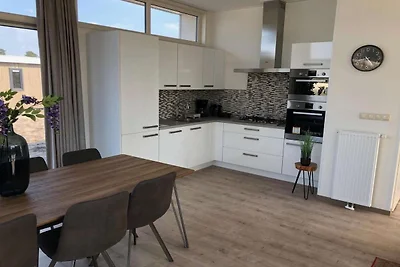 Chalet am See im Antwerpener Kempen