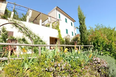 Charmantes Ferienhaus im Dorf Lari