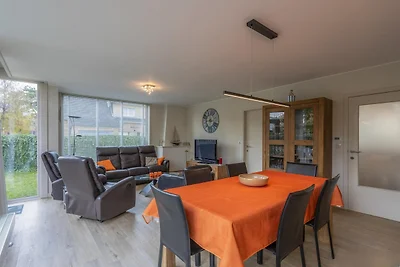 Aangename bungalow vlakbij zee en strand