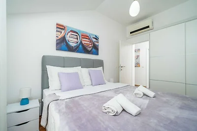 Apartments Isabora - Comfort Three-Bedroom Ap...
