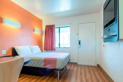 1 cama tamaño queen | Microondas