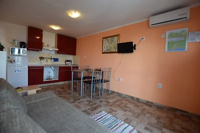 Schöne Wohnung mit Terrasse und Küche im Frei...