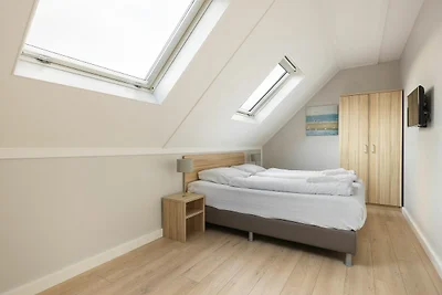Sfeervol huis met 2 badkamer, op 700 m.