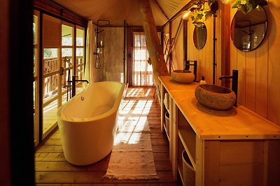 Glamping mit Whirlpool im Wald