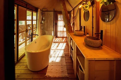 Glamping met bubbelbad in het bos