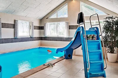 18 Personen Ferienhaus in Væggerløse