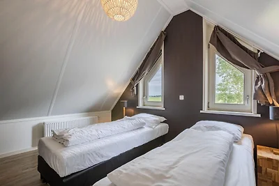 Villa am See in der Nähe von Sneekermeer