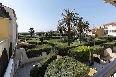 Tranquil apartment in Agde near beach