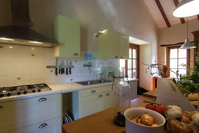Schönes Ferienhaus in Issac mit Schwimmbad
