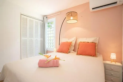 Villa in Robert Bay mit Pool und Whirlpool