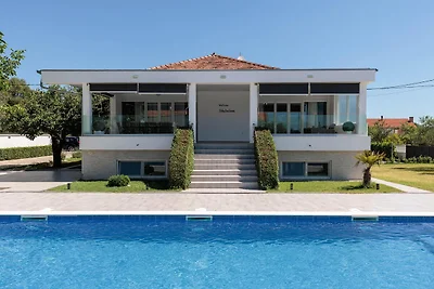 Villa in Galovac mit Pool bei Zadar