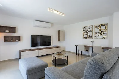 Luxuriöses Apartment mit Pool