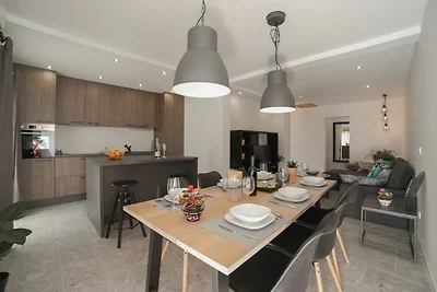 Apartments Martić - Three Bedroom Apartment w...