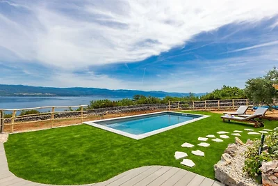 Ferienhaus in Risika mit Schwimmbecken