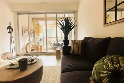 Wohnung in Grau du Roi am Strand