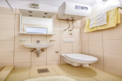 Apartments Gracin - Studio Apartment with Ter...