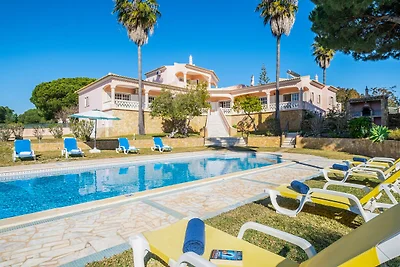 Ländliche Villa in Albufeira