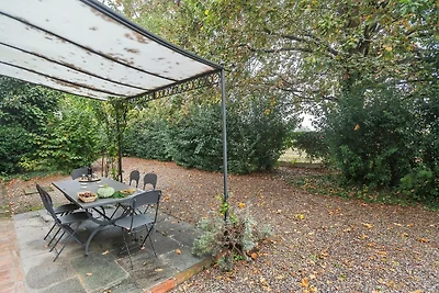 Herrenhaus in Stagno Lombardo mit Garten