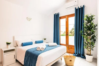 Wohnung in Cala Blanca mit Poolblick