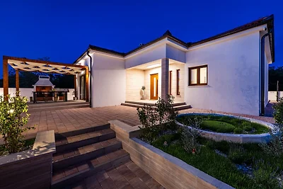 Moderno rifugio vicino alla costa di Zara