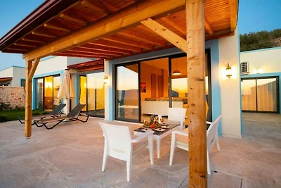 Villa a Kalkan con piscina