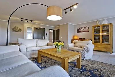 Zalmvissers in hun huisje aan de Rijn