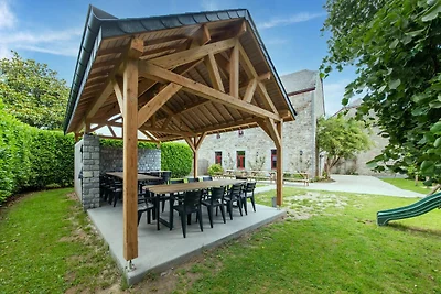 Piacevole casa vacanze con barbeque a Hotton