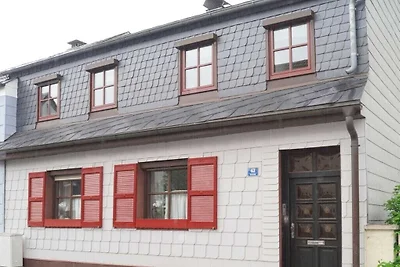 Huis aan de oever van het meer
