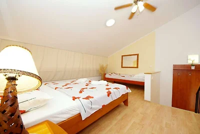 Studio Apartment with Balcony and Sea View...