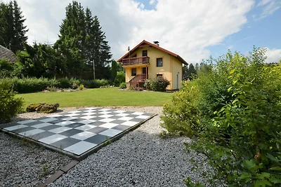 Dom na Wsi w Czeskim Lesie z Basenem