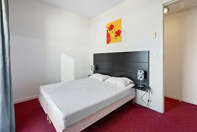 Eine stilvolle, lichtdurchflutete Pool-Oase i...